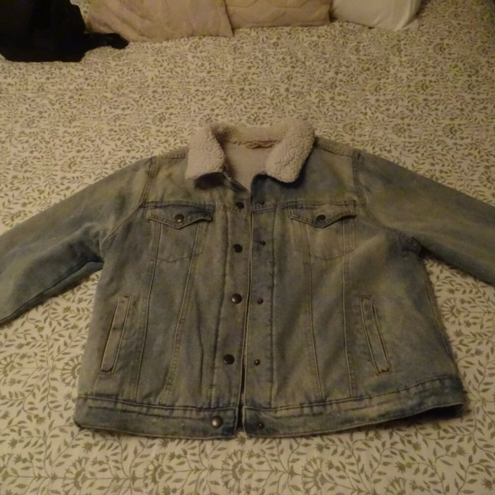 denim jacket, light wash denim with a fleece, fur insert size XL